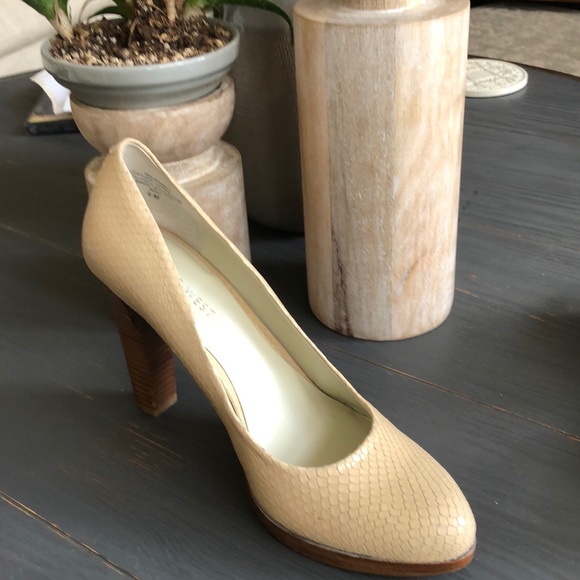 Shoes - Picture 2 of 3